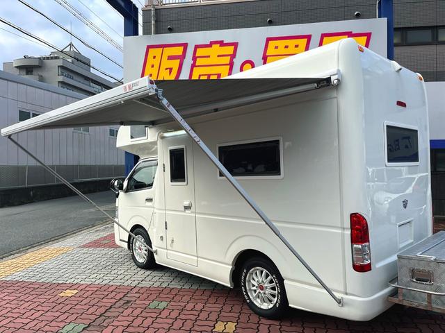 ハイエースワゴン ＧＬ　ＲＶトラスト　ＴＲ５００Ｃ－ＬＨ　定員４人乗　ワイド　シンク　サブバッテリー　インバーター　バンクベッド　ソファー　家庭用エアコン　ＴＶ　収納ＢＯＸ　　換気扇　ソーラーパネル　外部電源　社外アルミ　ＬＥＤライト（65枚目）