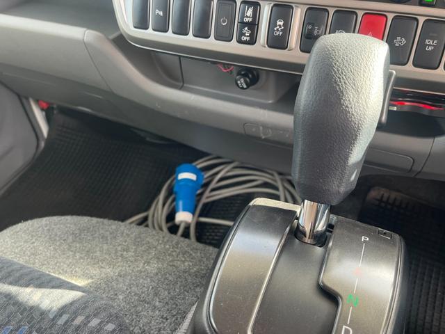 カムロード ＶＡＮＴＥＣＨ　コルドバンクス　ソーラーパネル付　家庭用エアコン　サブバッテリー×３　外部電源　冷蔵庫　電子レンジ　６人乗り　４ＷＤディーゼル　Ｗタイヤ　寒冷地仕様　換気扇　走行充電　ナビ　バックカメラ　ＦＦヒーター（11枚目）