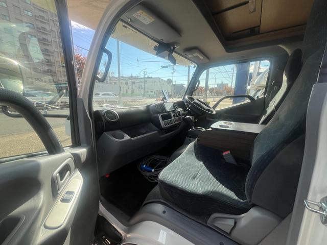 カムロード ＶＡＮＴＥＣＨ　コルドバンクス　ソーラーパネル付　家庭用エアコン　サブバッテリー×３　外部電源　冷蔵庫　電子レンジ　６人乗り　４ＷＤディーゼル　Ｗタイヤ　寒冷地仕様　換気扇　走行充電　ナビ　バックカメラ　ＦＦヒーター（16枚目）