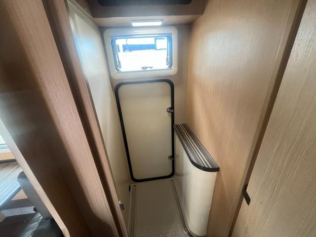 カムロード ＶＡＮＴＥＣＨ　コルドバンクス　ソーラーパネル付　家庭用エアコン　サブバッテリー×３　外部電源　冷蔵庫　電子レンジ　６人乗り　４ＷＤディーゼル　Ｗタイヤ　寒冷地仕様　換気扇　走行充電　ナビ　バックカメラ　ＦＦヒーター（40枚目）