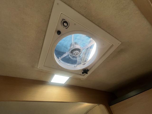 カムロード ＶＡＮＴＥＣＨ　コルドバンクス　ソーラーパネル付　家庭用エアコン　サブバッテリー×３　外部電源　冷蔵庫　電子レンジ　６人乗り　４ＷＤディーゼル　Ｗタイヤ　寒冷地仕様　換気扇　走行充電　ナビ　バックカメラ　ＦＦヒーター（45枚目）