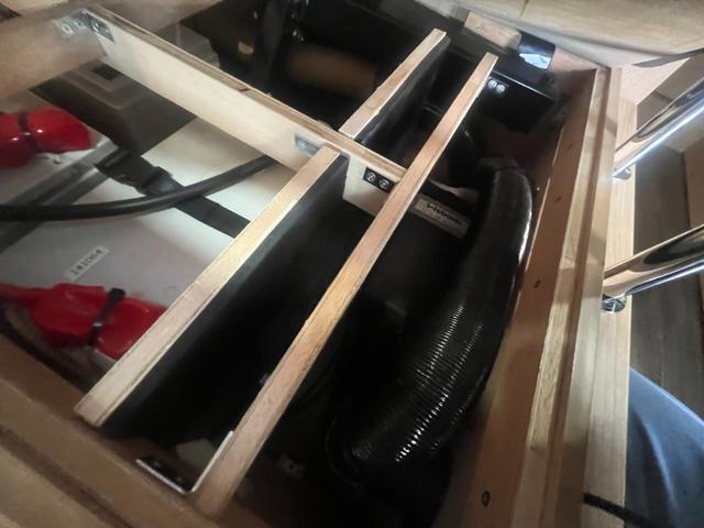 カムロード ＶＡＮＴＥＣＨ　コルドバンクス　ソーラーパネル付　家庭用エアコン　サブバッテリー×３　外部電源　冷蔵庫　電子レンジ　６人乗り　４ＷＤディーゼル　Ｗタイヤ　寒冷地仕様　換気扇　走行充電　ナビ　バックカメラ　ＦＦヒーター（51枚目）