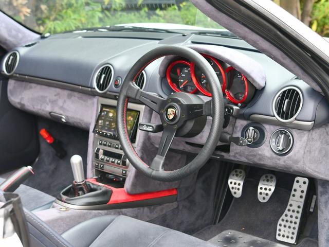 ボクスター ボクスター　６ＭＴ　ミギＨ　スポーツパッケージ　１９インチスポーツデザイン　カラークレストＣ　Ｆスポイラー　リヤスポ　ツインエキゾーストテールパイプ　ＰＡＳＭ電子ダンパー　シートヒーター　ナビゲーション（46枚目）