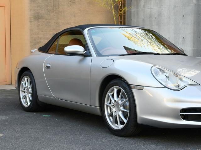 ９１１ ９１１カレラ４　カブリオレ　ミギＨテラコッタＳＰカラーインテリア４ＷＤハードトップシートヒーターシルバーブレーキキャリパー　カレラ４ホイールキャップリトロニックライトナビゲーションポルシェセンター整備記録簿ウインドディフレクター（6枚目）