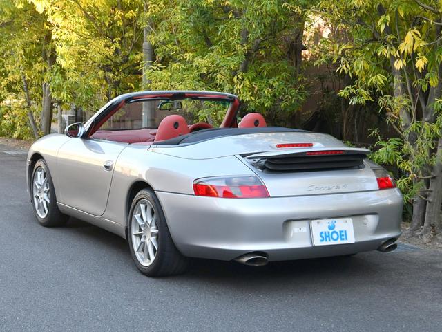 ９１１ ９１１カレラ４　カブリオレ　ミギＨテラコッタＳＰカラーインテリア４ＷＤハードトップシートヒーターシルバーブレーキキャリパー　カレラ４ホイールキャップリトロニックライトナビゲーションポルシェセンター整備記録簿ウインドディフレクター（20枚目）