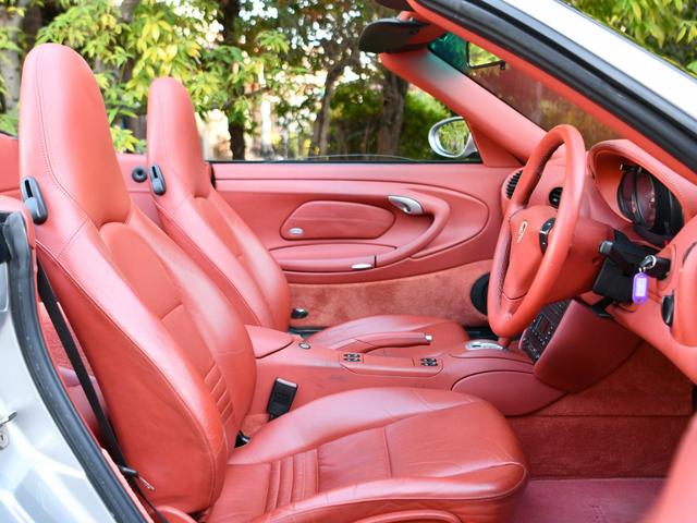 ９１１ ９１１カレラ４　カブリオレ　ミギＨテラコッタＳＰカラーインテリア４ＷＤハードトップシートヒーターシルバーブレーキキャリパー　カレラ４ホイールキャップリトロニックライトナビゲーションポルシェセンター整備記録簿ウインドディフレクター（34枚目）