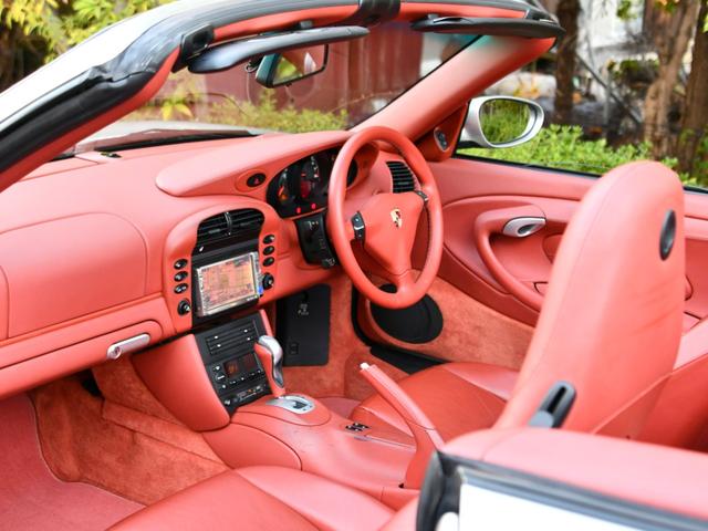 ９１１ ９１１カレラ４　カブリオレ　ミギＨテラコッタＳＰカラーインテリア４ＷＤハードトップシートヒーターシルバーブレーキキャリパー　カレラ４ホイールキャップリトロニックライトナビゲーションポルシェセンター整備記録簿ウインドディフレクター（40枚目）