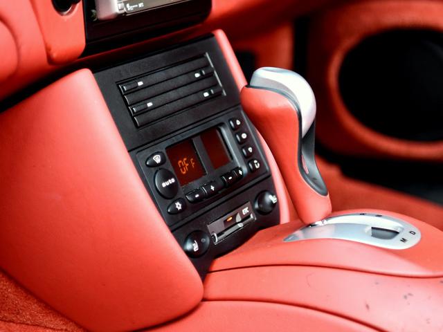 ９１１ ９１１カレラ４　カブリオレ　ミギＨテラコッタＳＰカラーインテリア４ＷＤハードトップシートヒーターシルバーブレーキキャリパー　カレラ４ホイールキャップリトロニックライトナビゲーションポルシェセンター整備記録簿ウインドディフレクター（45枚目）