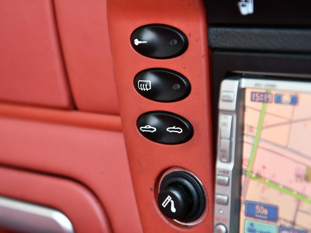 ９１１ ９１１カレラ４　カブリオレ　ミギＨテラコッタＳＰカラーインテリア４ＷＤハードトップシートヒーターシルバーブレーキキャリパー　カレラ４ホイールキャップリトロニックライトナビゲーションポルシェセンター整備記録簿ウインドディフレクター（47枚目）