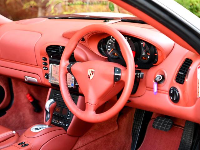 ９１１ ９１１カレラ４　カブリオレ　ミギＨテラコッタＳＰカラーインテリア４ＷＤハードトップシートヒーターシルバーブレーキキャリパー　カレラ４ホイールキャップリトロニックライトナビゲーションポルシェセンター整備記録簿ウインドディフレクター（48枚目）