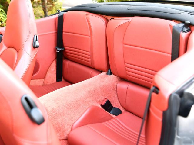 ９１１ ９１１カレラ４　カブリオレ　ミギＨテラコッタＳＰカラーインテリア４ＷＤハードトップシートヒーターシルバーブレーキキャリパー　カレラ４ホイールキャップリトロニックライトナビゲーションポルシェセンター整備記録簿ウインドディフレクター（49枚目）