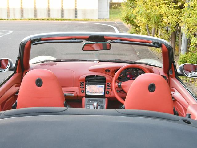 ９１１ ９１１カレラ４　カブリオレ　ミギＨテラコッタＳＰカラーインテリア４ＷＤハードトップシートヒーターシルバーブレーキキャリパー　カレラ４ホイールキャップリトロニックライトナビゲーションポルシェセンター整備記録簿ウインドディフレクター（50枚目）