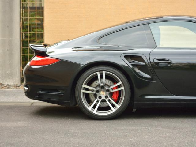 911ターボ スポーツクロノ ダイナミックC D車 スポーツステアリング 12Wayエレクトロニックコンフォート サイドスカートペイント仕上げ アルミニウムドア ナビゲーションシステム バックカメラ(15枚目)