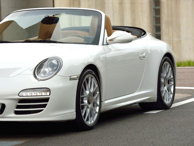 911カレラGTS カブリオレ ワイドボディ パワーアップKIT スポーツエグゾースト センターロックRSホイール BOSEサウンド レザー仕上げインテリア ベンチレーション イルミエントリガード(3枚目)