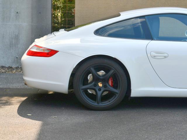 ９１１ ９１１カレラ　正規ディーラー６ＭＴ　ビルシュタイン車高調　ショートシフター　ＪＢＬパワーアンプ＆スピーカー　シートヒーター　ナビゲーション　地デジ　Ｂカメラ　レッドキャリパー　ＡＣスポンジ対策済み（23枚目）