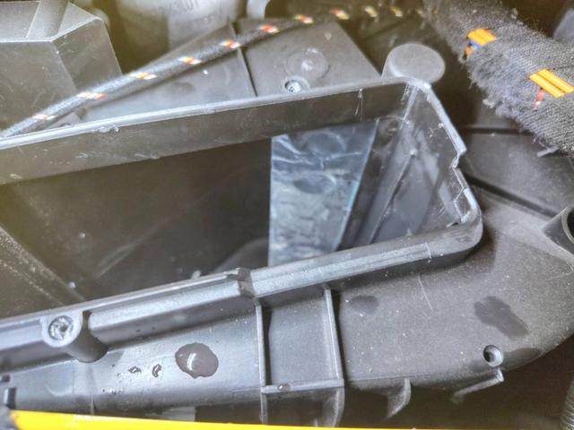 ９１１ ９１１ターボ　右Ｈ　ＰＣＣＢ　ナチュラルレザー　レザーインテリア　フロントガラスＴＯＰダークグレー　Ｓクロノパッケージターボ　Ｓシートシートプラスバックシェルカラー　レザー仕上げライトサラウンドコンソールテイプトェ（12枚目）