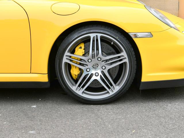 ９１１ ９１１ターボ　右Ｈ　ＰＣＣＢ　ナチュラルレザー　レザーインテリア　フロントガラスＴＯＰダークグレー　Ｓクロノパッケージターボ　Ｓシートシートプラスバックシェルカラー　レザー仕上げライトサラウンドコンソールテイプトェ（15枚目）
