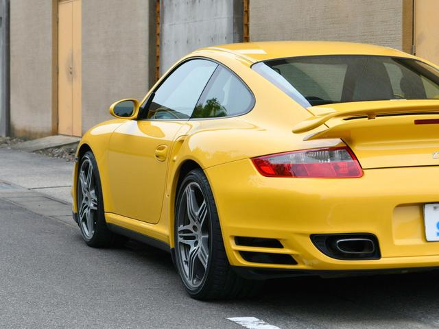 ９１１ ９１１ターボ　右Ｈ　ＰＣＣＢ　ナチュラルレザー　レザーインテリア　フロントガラスＴＯＰダークグレー　Ｓクロノパッケージターボ　Ｓシートシートプラスバックシェルカラー　レザー仕上げライトサラウンドコンソールテイプトェ（22枚目）