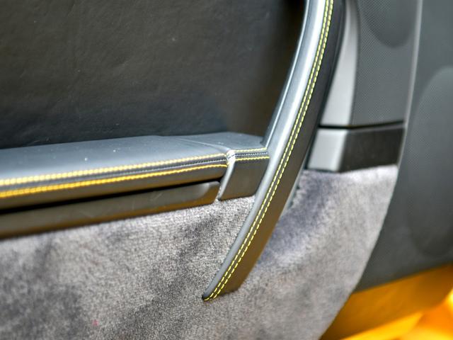 ９１１ ９１１ターボ　右Ｈ　ＰＣＣＢ　ナチュラルレザー　レザーインテリア　フロントガラスＴＯＰダークグレー　Ｓクロノパッケージターボ　Ｓシートシートプラスバックシェルカラー　レザー仕上げライトサラウンドコンソールテイプトェ（36枚目）