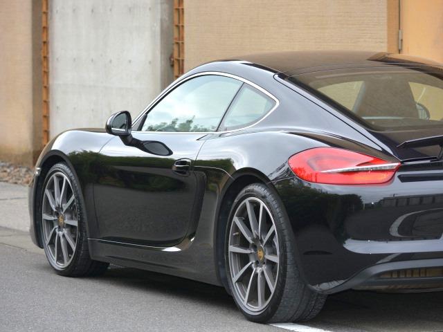 ケイマン Ｓブラックエディション　アルミニウムサイドウインドウトリムＰＤＳＬ電動格ミラーＦ＆Ｒヤパークアシストクルコン　自動防眩ルームミラースポーツデザインステア２０インチカレラクラッシックスポーツシートＰＡＳＭ３１５空気モニター２ゾ（18枚目）