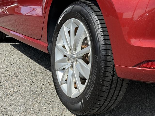 ポロ ＴＳＩコンフォートライン　１オーナー車　衝突軽減ブレーキ　ナビゲーションパッケージ　バックカメラ　ＥＴＣ　キーレスエントリー　ＤＶＤ再生　サイドエアバッグ　禁煙車　ウインカー付きドアミラー（6枚目）
