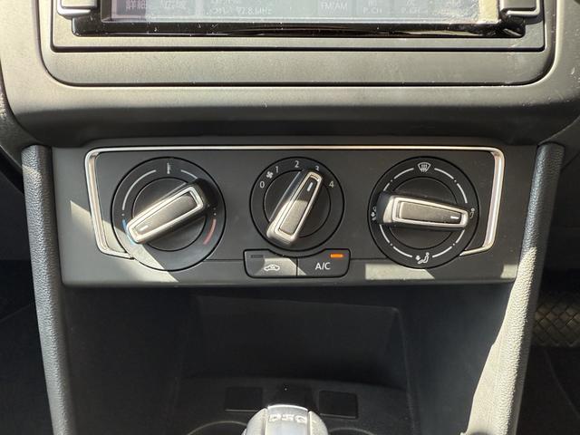 ポロ ＴＳＩコンフォートライン　１オーナー車　衝突軽減ブレーキ　ナビゲーションパッケージ　バックカメラ　ＥＴＣ　キーレスエントリー　ＤＶＤ再生　サイドエアバッグ　禁煙車　ウインカー付きドアミラー（10枚目）