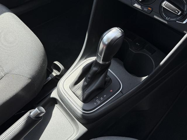 ポロ ＴＳＩコンフォートライン　１オーナー車　衝突軽減ブレーキ　ナビゲーションパッケージ　バックカメラ　ＥＴＣ　キーレスエントリー　ＤＶＤ再生　サイドエアバッグ　禁煙車　ウインカー付きドアミラー（13枚目）