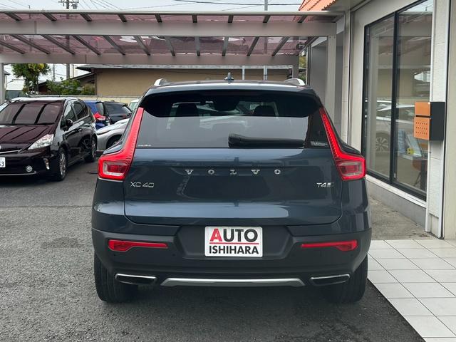 ＸＣ４０ Ｔ４　ＡＷＤ　インスクリプション　１オーナー車　禁煙車　パイロットアシスト　パークアシスト　ＨＤＤ純正ナビ　３６０度カメラ　バックモニター　ソナー　レザーシート　４座シートヒーター　パワーバックドア　ハンドルヒーター　ハーマンカードン（6枚目）