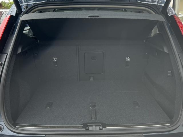ＸＣ４０ Ｔ４　ＡＷＤ　インスクリプション　１オーナー車　禁煙車　パイロットアシスト　パークアシスト　ＨＤＤ純正ナビ　３６０度カメラ　バックモニター　ソナー　レザーシート　４座シートヒーター　パワーバックドア　ハンドルヒーター　ハーマンカードン（31枚目）