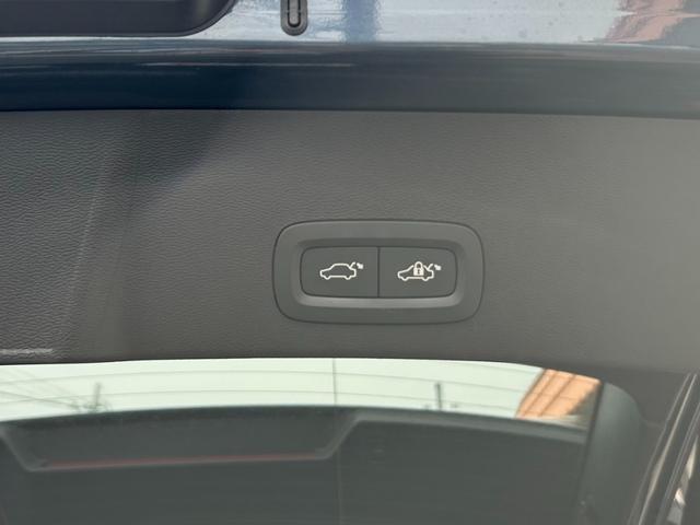 ＸＣ４０ Ｔ４　ＡＷＤ　インスクリプション　１オーナー車　禁煙車　パイロットアシスト　パークアシスト　ＨＤＤ純正ナビ　３６０度カメラ　バックモニター　ソナー　レザーシート　４座シートヒーター　パワーバックドア　ハンドルヒーター　ハーマンカードン（33枚目）