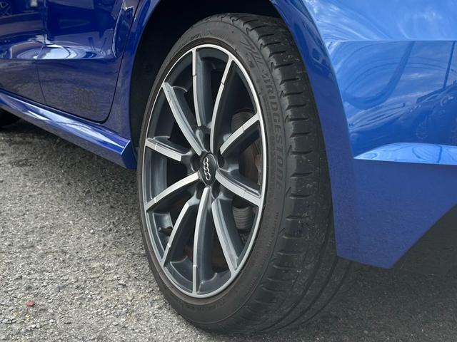 Ａ１スポーツバック ミッドナイトリミテッド　３７５台限定車　ＨＩＤヘッド　Ｓラインエクステリア　１７インチホイール　純正ナビ　バックカメラ　ソナー　シートヒーター　ドラレコ　オートライト（7枚目）
