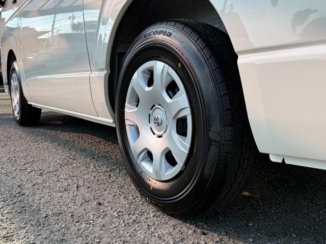 ハイエースバン ロングDX GLパッケージ 登録済未使用車 リアクーラー リアヒーター デジタルインナーミラー LEDヘッドライト パノラマビューモニター サイドバイザー フィルム施工 AC100V電源 クリアランスソナー イージークローザー(7枚目)