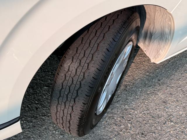 ハイエースバン ロングDX GLパッケージ 登録済未使用車 リアクーラー リアヒーター デジタルインナーミラー LEDヘッドライト パノラマビューモニター サイドバイザー フィルム施工 AC100V電源 クリアランスソナー イージークローザー(8枚目)