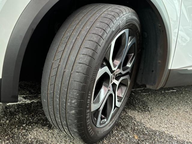 キャプチャー インテンス　テックパック　６ヵ月保証　禁煙車　３６０度カメラ　衝突軽減ブレーキ　アダプティブクルーズコントロール　レーンセンタリングアシスト　ステアリングヒーター　レザーシート　シートヒーター　ハイビームアシストＬＥＤヘッド（7枚目）