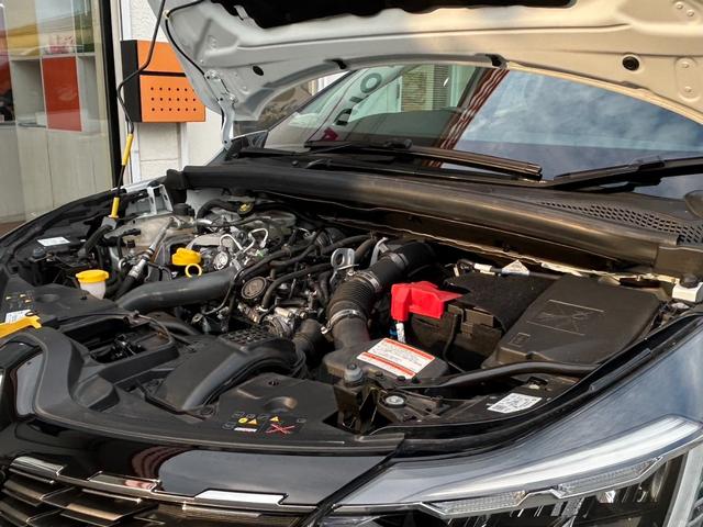 キャプチャー インテンス　テックパック　６ヵ月保証　禁煙車　３６０度カメラ　衝突軽減ブレーキ　アダプティブクルーズコントロール　レーンセンタリングアシスト　ステアリングヒーター　レザーシート　シートヒーター　ハイビームアシストＬＥＤヘッド（8枚目）