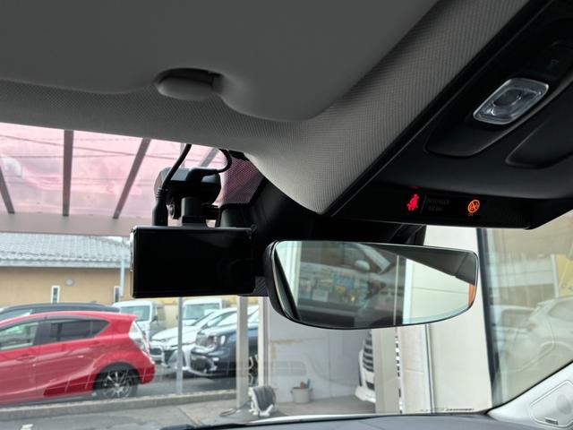キャプチャー インテンス　テックパック　６ヵ月保証　禁煙車　３６０度カメラ　衝突軽減ブレーキ　アダプティブクルーズコントロール　レーンセンタリングアシスト　ステアリングヒーター　レザーシート　シートヒーター　ハイビームアシストＬＥＤヘッド（15枚目）