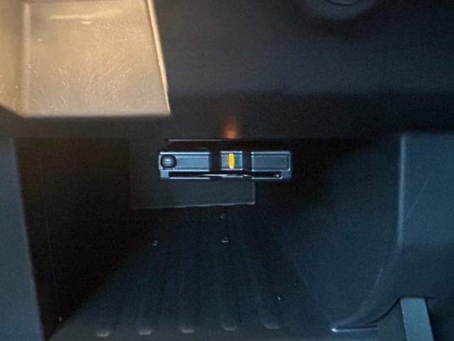 キャプチャー インテンス　テックパック　６ヵ月保証　禁煙車　３６０度カメラ　衝突軽減ブレーキ　アダプティブクルーズコントロール　レーンセンタリングアシスト　ステアリングヒーター　レザーシート　シートヒーター　ハイビームアシストＬＥＤヘッド（18枚目）