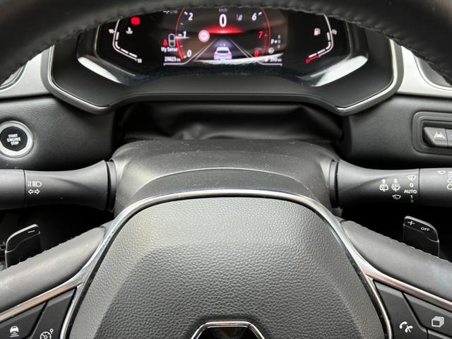 キャプチャー インテンス　テックパック　６ヵ月保証　禁煙車　３６０度カメラ　衝突軽減ブレーキ　アダプティブクルーズコントロール　レーンセンタリングアシスト　ステアリングヒーター　レザーシート　シートヒーター　ハイビームアシストＬＥＤヘッド（21枚目）