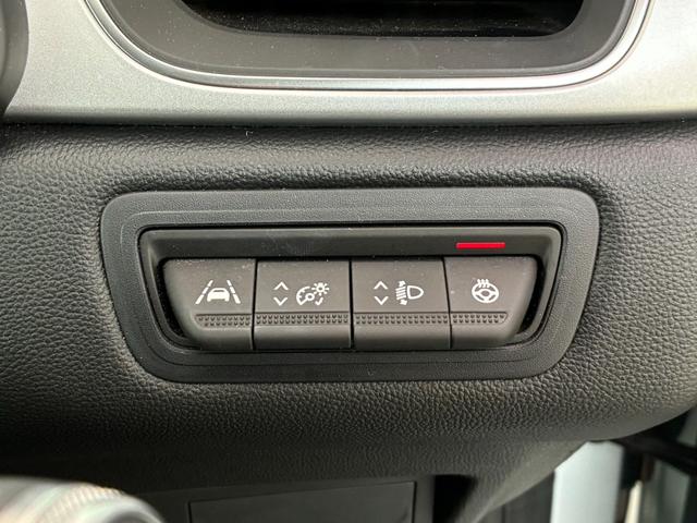 キャプチャー インテンス　テックパック　６ヵ月保証　禁煙車　３６０度カメラ　衝突軽減ブレーキ　アダプティブクルーズコントロール　レーンセンタリングアシスト　ステアリングヒーター　レザーシート　シートヒーター　ハイビームアシストＬＥＤヘッド（25枚目）