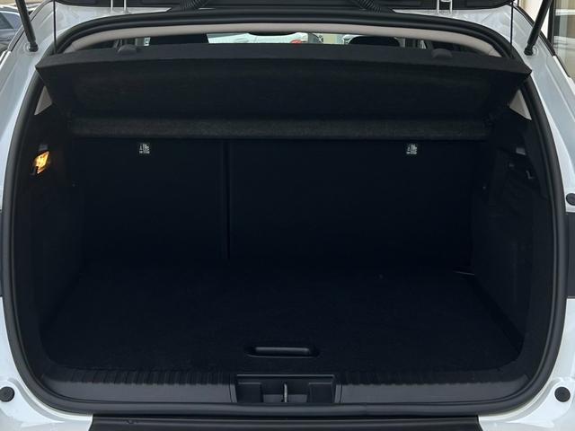 キャプチャー インテンス　テックパック　６ヵ月保証　禁煙車　３６０度カメラ　衝突軽減ブレーキ　アダプティブクルーズコントロール　レーンセンタリングアシスト　ステアリングヒーター　レザーシート　シートヒーター　ハイビームアシストＬＥＤヘッド（30枚目）