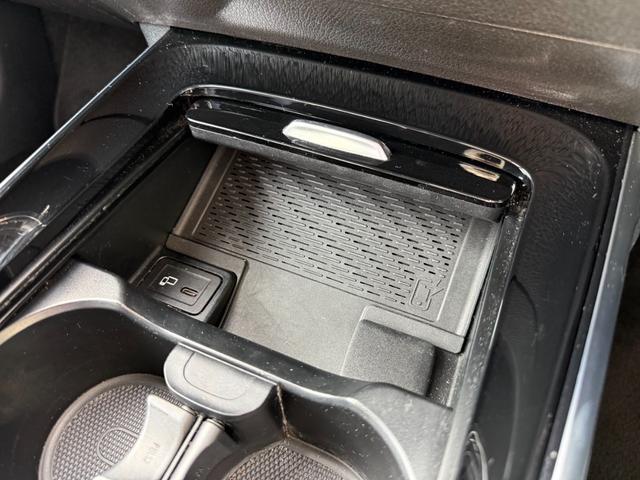 GLB GLB200d パノラミックルーフ ヒーター付きハーフレザーシート 360度カメラ バックカメラ ACC BSM Pトランク ハイビームアシスト付きLEDヘッドライト 純正ナビ ソナー パドルシフト デジタルミラー(14枚目)