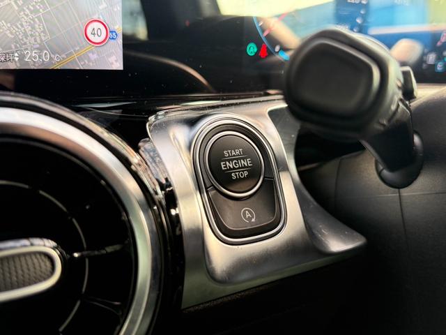 GLB GLB200d パノラミックルーフ ヒーター付きハーフレザーシート 360度カメラ バックカメラ ACC BSM Pトランク ハイビームアシスト付きLEDヘッドライト 純正ナビ ソナー パドルシフト デジタルミラー(19枚目)