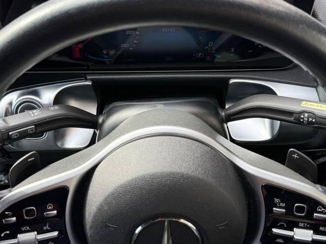 GLB GLB200d パノラミックルーフ ヒーター付きハーフレザーシート 360度カメラ バックカメラ ACC BSM Pトランク ハイビームアシスト付きLEDヘッドライト 純正ナビ ソナー パドルシフト デジタルミラー(21枚目)