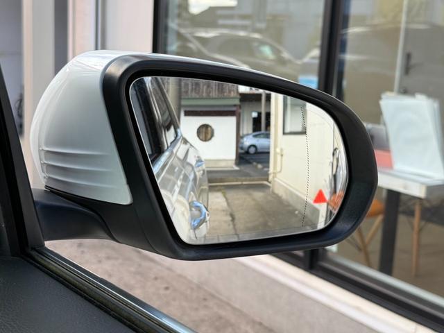 GLB GLB200d パノラミックルーフ ヒーター付きハーフレザーシート 360度カメラ バックカメラ ACC BSM Pトランク ハイビームアシスト付きLEDヘッドライト 純正ナビ ソナー パドルシフト デジタルミラー(32枚目)