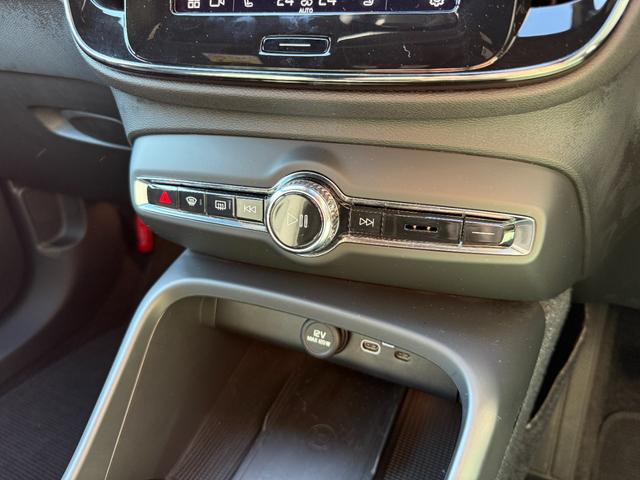 Ｃ４０リチャージ 　グーグルシステムナビ　カープレイ対応　全方位カメラ　パノラマルーフ　アダプティプクルーズ　ＬＥＤヘッド　シートヒーター　ステアヒーター　ＥＴＣ（12枚目）