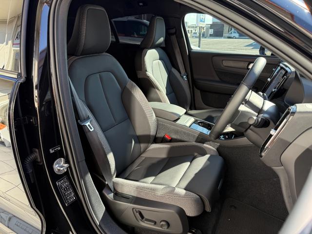 Ｃ４０リチャージ 　グーグルシステムナビ　カープレイ対応　全方位カメラ　パノラマルーフ　アダプティプクルーズ　ＬＥＤヘッド　シートヒーター　ステアヒーター　ＥＴＣ（23枚目）