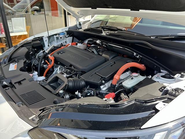 ＺＲ－Ｖ ｅ：ＨＥＶ　Ｚ　ＢＳＭ　　純正ナビ　３６０度カメラ　オートハイビーム　ＢＯＳＥスピーカー　レザーシート　パワートランク　フットオープナー　ＥＴＣ２．０　シートヒーター　ステアリングヒーター　非接触充電器（9枚目）