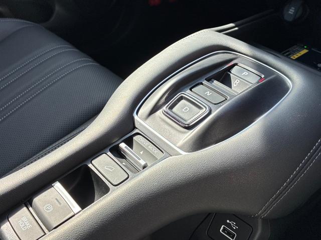 ＺＲ－Ｖ ｅ：ＨＥＶ　Ｚ　ＢＳＭ　　純正ナビ　３６０度カメラ　オートハイビーム　ＢＯＳＥスピーカー　レザーシート　パワートランク　フットオープナー　ＥＴＣ２．０　シートヒーター　ステアリングヒーター　非接触充電器（15枚目）