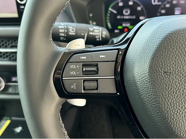 ＺＲ－Ｖ ｅ：ＨＥＶ　Ｚ　ＢＳＭ　　純正ナビ　３６０度カメラ　オートハイビーム　ＢＯＳＥスピーカー　レザーシート　パワートランク　フットオープナー　ＥＴＣ２．０　シートヒーター　ステアリングヒーター　非接触充電器（18枚目）