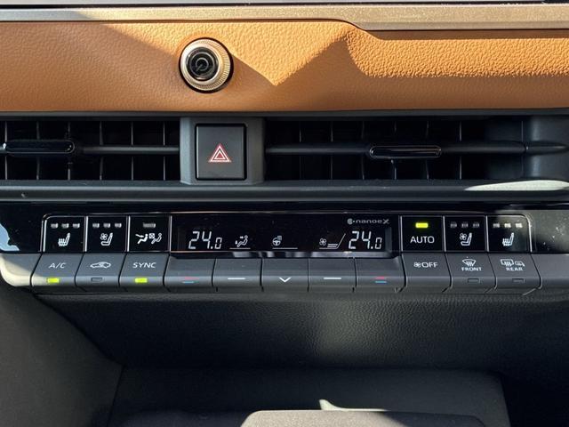 クラウンクロスオーバー ＲＳアドバンスド　新車保証継承　純正ナビ　３６０度カメラ　オートハイビームＬＥＤヘッドライト　アダプティブクルーズコントロール　ＢＳＭ　ヒーター付きレザーシート　ヘッドアップディスプレイ　ＥＴＣ２．０　ベンチレーション（11枚目）